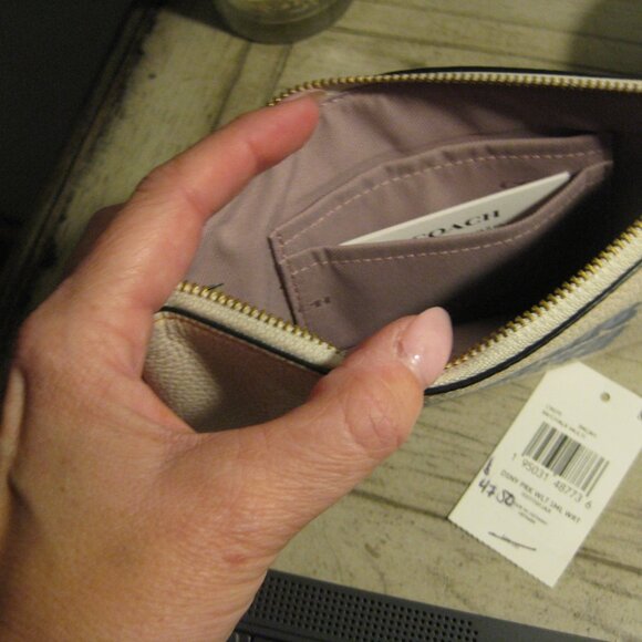 NWT Coach Walt Disney World small wristlet in Chalk - New but missing loop strap - Picture 2 of 2